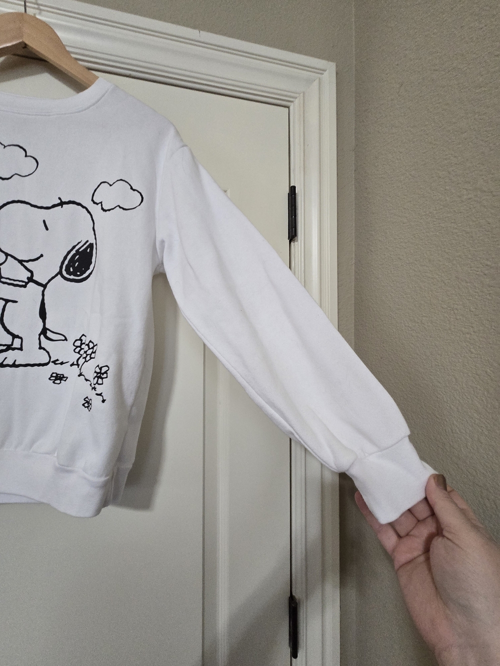 Peanuts White Sweatshirt with Black Snoopy Illustration - Picture 3 of 8